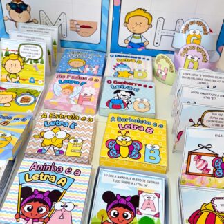 Combo Super Kits Histórias na Caixa e Cartazes Letras do Alfabeto