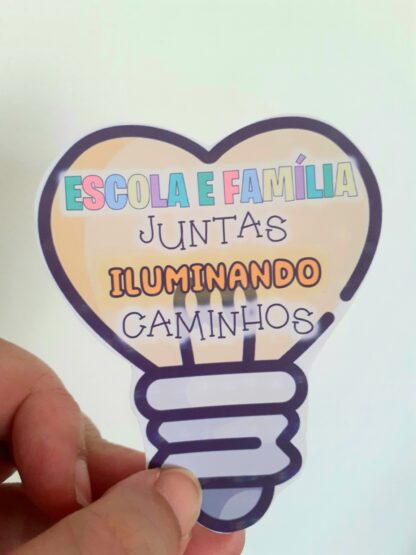 Reunião de pais e responsáveis iluminando caminhos - Image 17