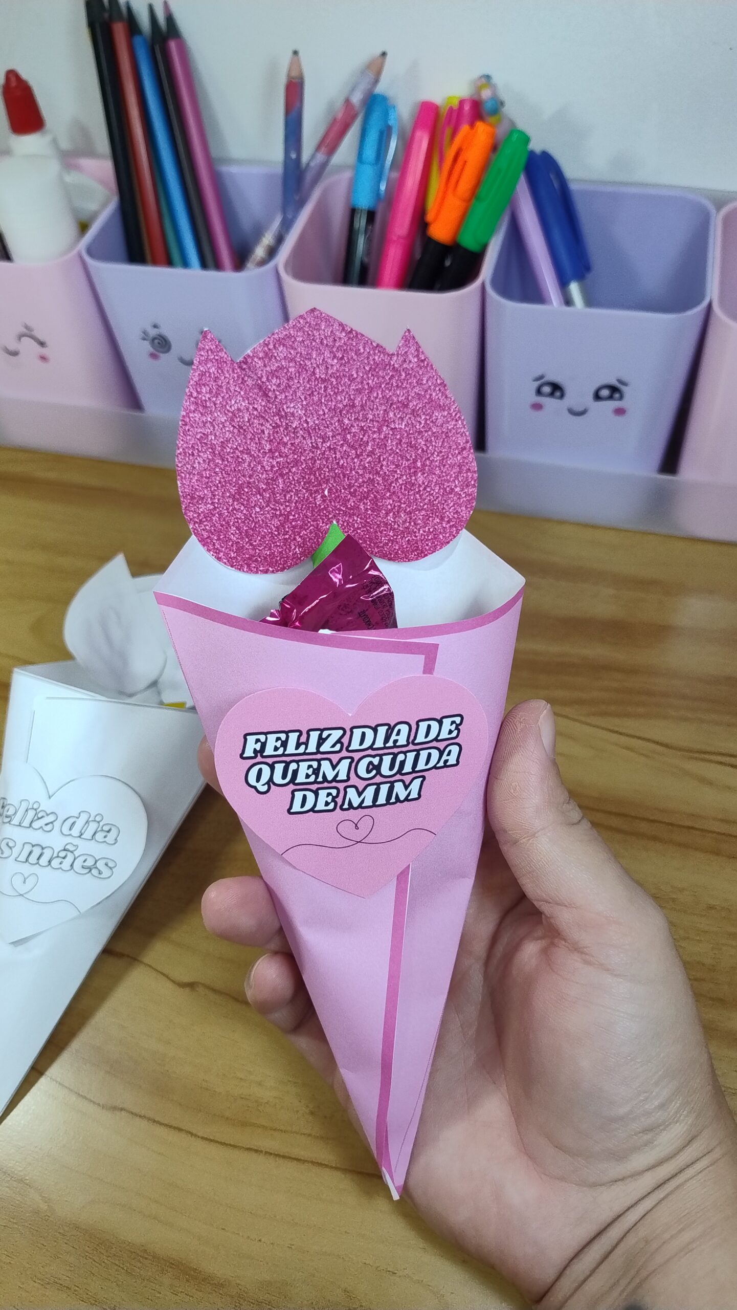 "Cartões para Colorir Dia das Mães" "Cartão Dia das Mães" "Cartões Dia das Mães" "Cartão para o Dia das Mães" "Cartões para o Dia das Mães" "Modelo de cartão Dia das Mães" "Ideias de cartão Dia das Mães" "Cartão Dia das Mães para imprimir" "Cartão Dia das Mães feito à mão" "Cartão Dia das Mães personalizado" "Mensagem para cartão Dia das Mães" "Frases para cartão Dia das Mães" "Desenhos para cartão Dia das Mães" "Dia das Mães" "Atividades Dia das Mães" "Lembrancinhas Dia das Mães" "Desenhos Dia das Mães" "Poemas Dia das Mães" "Cartões Dia das Mães" "Educação Infantil Dia das Mães" "Ensino Fundamental Dia das Mães" "Projetos Dia das Mães" "Recursos pedagógicos Dia das Mães" "Atividades Dia das Mães educação infantil" "Desenhos Dia das Mães para colorir" "Poemas Dia das Mães ensino fundamental" "atividade interativa dia das mães" "atividade dia das mães" "atividade interativa dia das mães" "Dia das Mães desenhos para colorir" "Dia das Mães cartões para fazer" "Dia das Mães leitura e escrita" "Dia das Mães oralidade" "atividade interativa dia das mães" "atividade interativa para o dia das mães" "atividade para o dia das mães" "Atividade Dia das Mães Educação Infantil" "Atividade Dia das Mães colagem" "Atividades Sobre o Dia das Mães educação Infantil" "atividades de alfabetização dia das mães" "atividades educação infantil dia das mães" "cartão flor dia das mães" "atividade flor para mamãe" "atividade flor dia das mães"